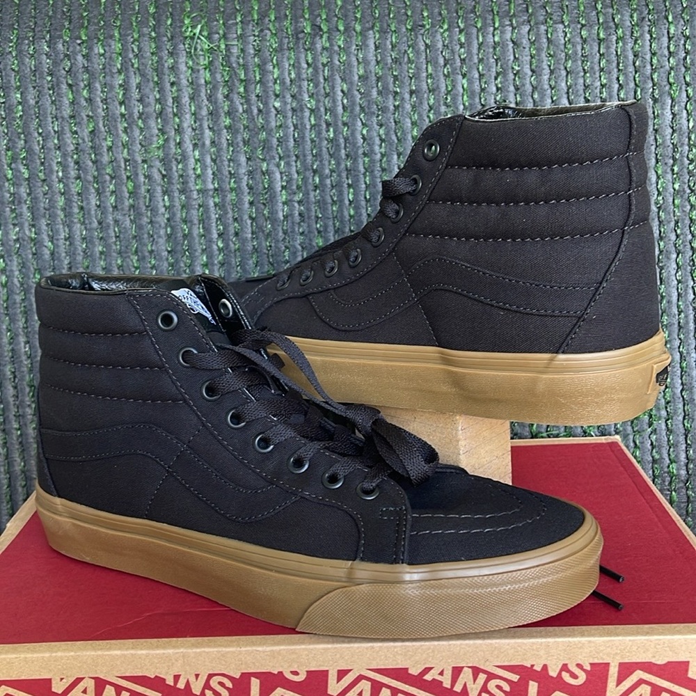 Vans Men’s Sk8-Hi Reissue (Canvas Gum) Black/Lghtgm
VN0A2XSBL0D
Sneakers - Picture 9 of 16